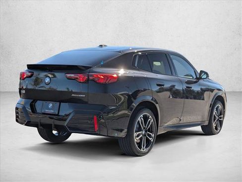 Used 2025 BMW X2 xDrive28i w/ Premium Package image 5