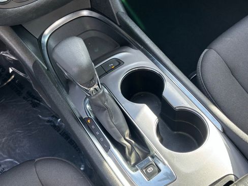 Used 2024 Chevrolet Malibu LT FWD image 18