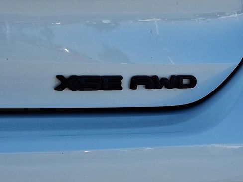 Used 2022 Toyota Highlander XSE AWD/4WD image 10