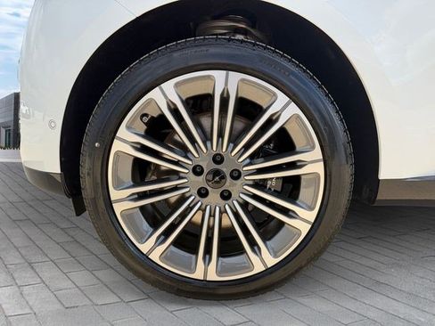 New 2026 Land Rover Range Rover Long Wheelbase SE AWD/4WD image 9