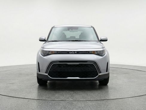 Used 2025 Kia Soul LX w/ LX Technology Package FWD image 2