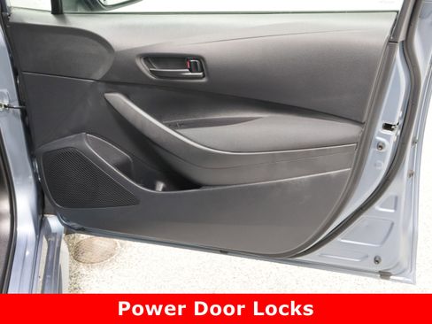 Used 2025 Toyota Corolla LE image 31