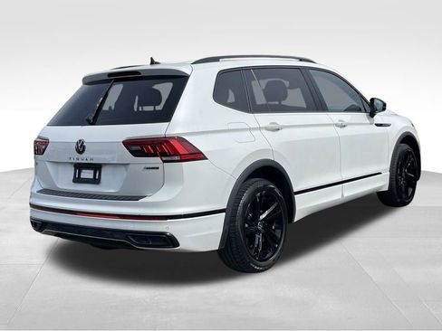 Used 2023 Volkswagen Tiguan SE R-Line image 4