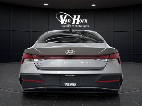 Used 2024 Hyundai Elantra SEL FWD image 6