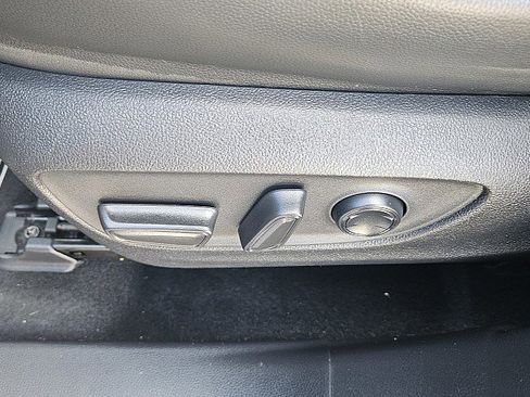 Used 2022 Toyota Highlander XLE image 21