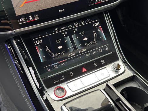 Used 2022 Audi S8 AWD/4WD image 32