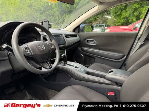 Used 2018 Honda HR-V EX image 3