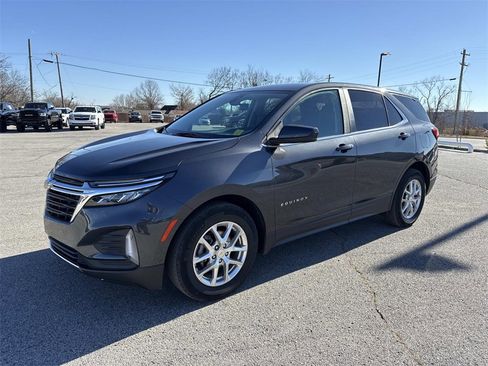 Used 2022 Chevrolet Equinox LT image 2