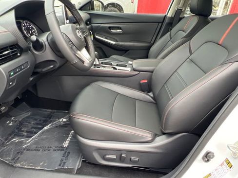 Used 2025 Nissan Sentra SR w/ SR Premium Package FWD image 23