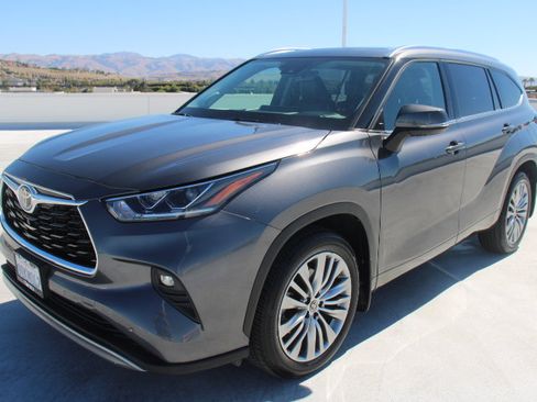 Used 2022 Toyota Highlander Platinum AWD/4WD image 6