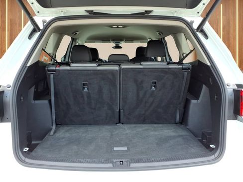 Used 2025 Volkswagen Atlas SE FWD image 31