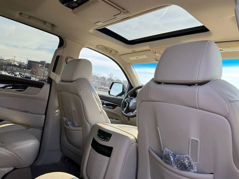 Used 2017 Cadillac Escalade Premium Luxury image 22