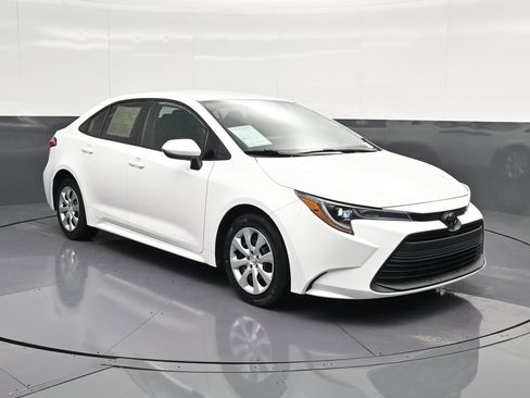 Used 2024 Toyota Corolla LE image 5