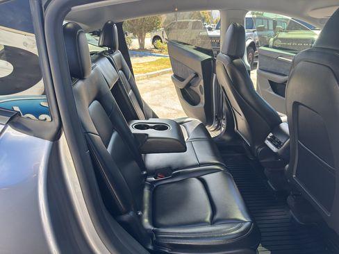 Used 2025 Tesla Model Y Long Range AWD/4WD image 19