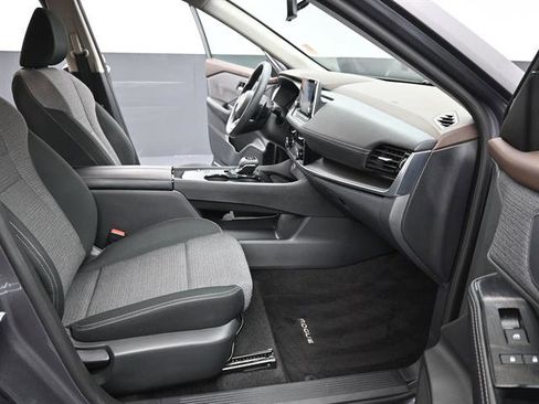 Used 2023 Nissan Rogue SV image 18