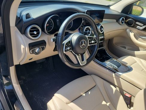 Used 2020 Mercedes-Benz GLC 300 w/ Premium Package image 17