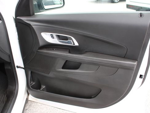 Used 2017 Chevrolet Equinox LS FWD image 16