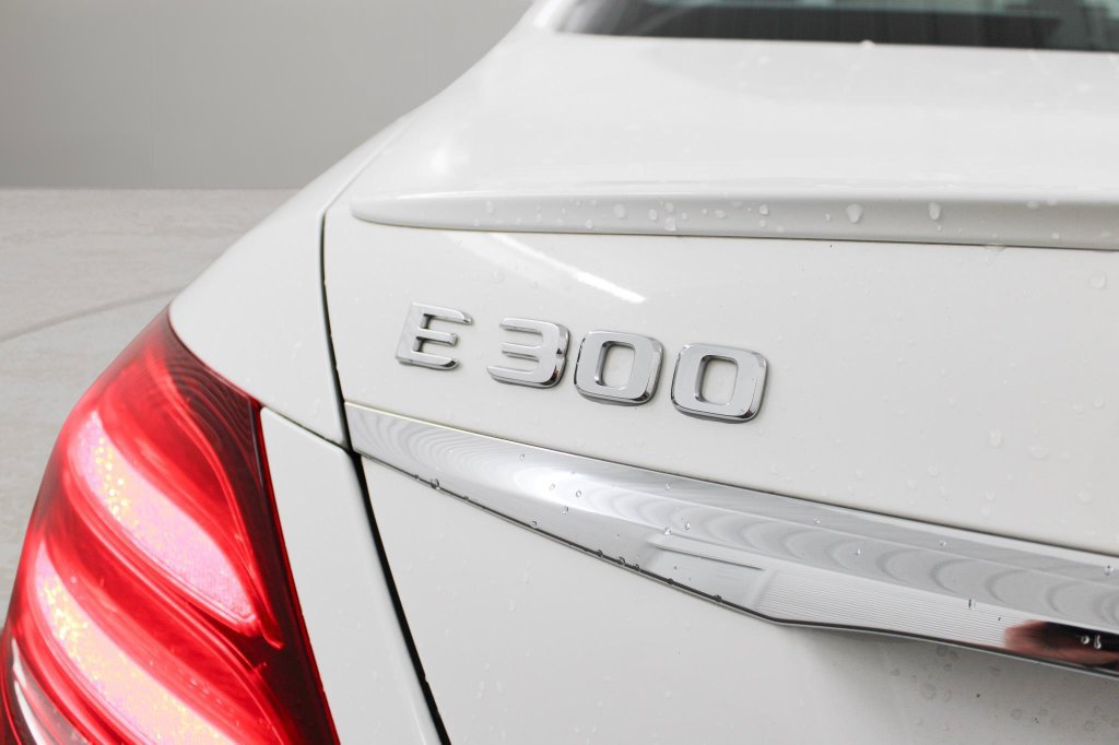 Used 2017 Mercedes-Benz E 300 4MATIC image 31