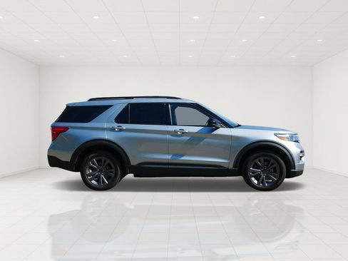 Certified 2023 Ford Explorer XLT w/ Equipment Group 202A AWD/4WD image 2