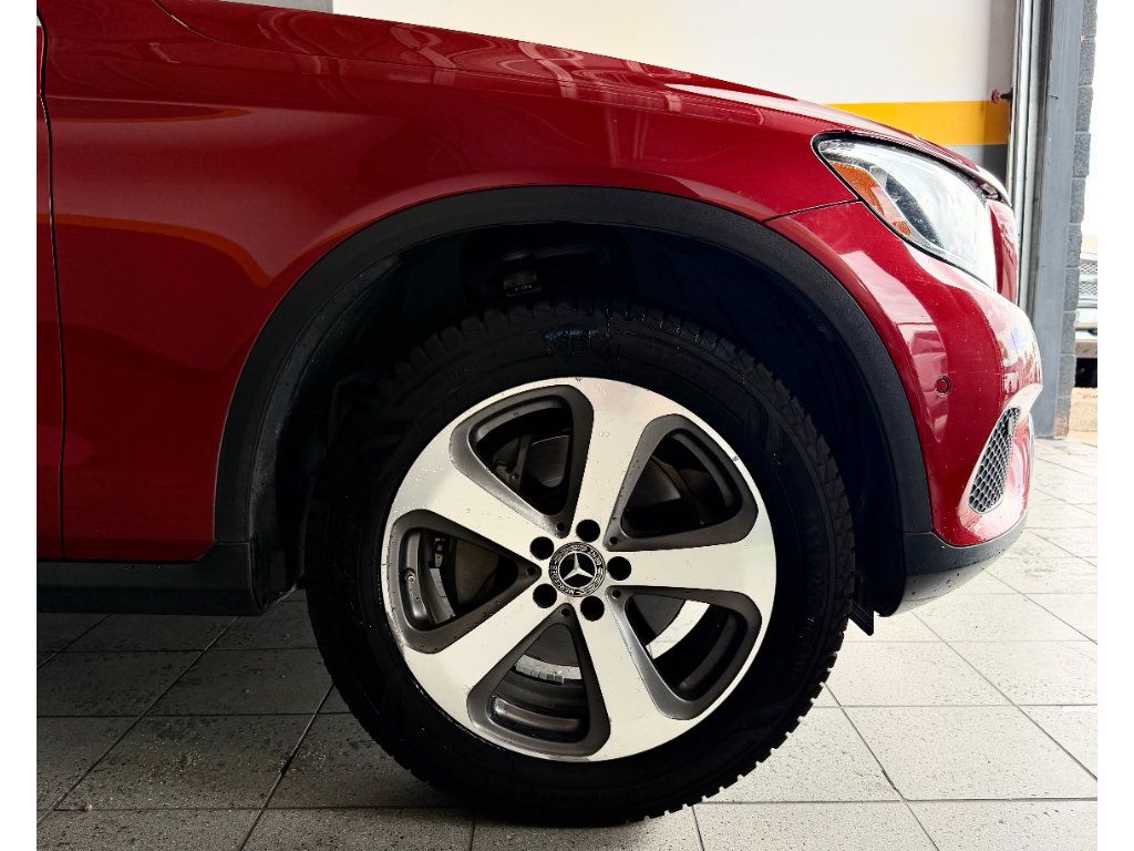 Used 2019 Mercedes-Benz GLC 300 4MATIC image 11