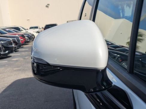 Used 2024 Kia Carnival LX image 10