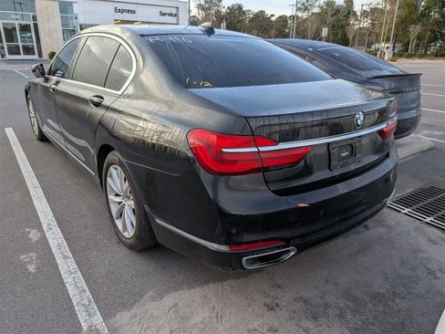 Used 2019 BMW 740i image 4