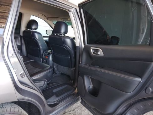 Used 2019 Nissan Pathfinder SL AWD/4WD image 14