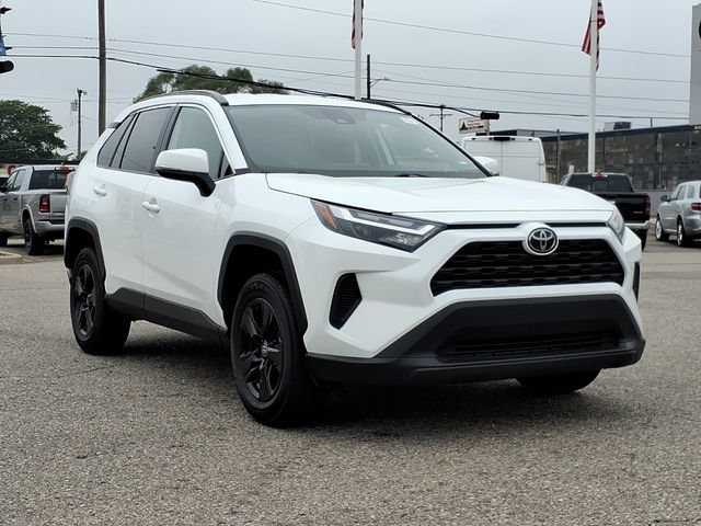 Used 2025 Toyota RAV4 XLE FWD image 3