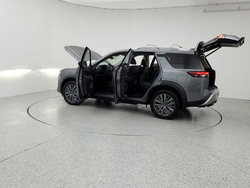 Used 2025 Nissan Pathfinder SL w/ SL Premium Package image 12