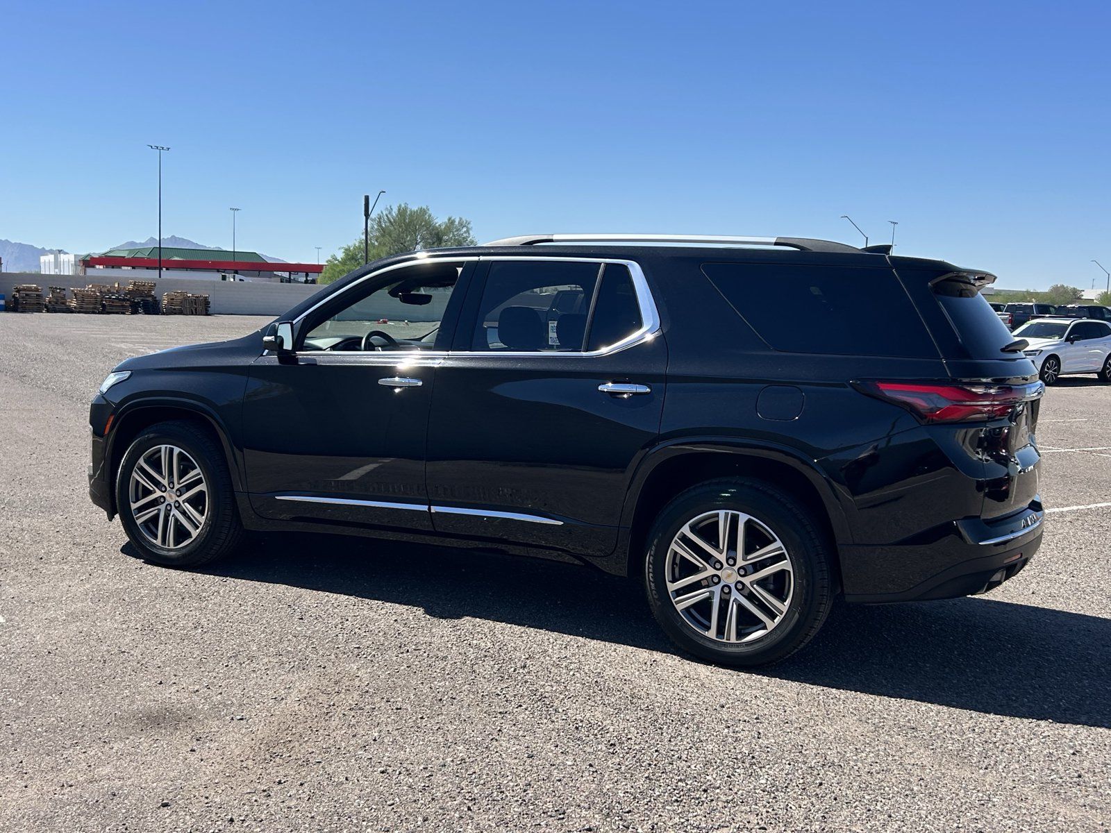Used 2023 Chevrolet Traverse High Country AWD/4WD image 3