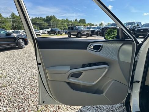 Used 2025 Kia Soul LX FWD image 21