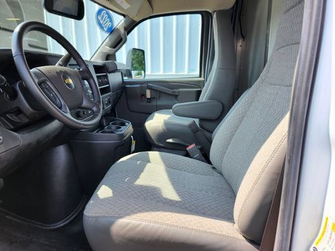 Used 2022 Chevrolet Express 3500 w/ Power Convenience Package RWD image 10