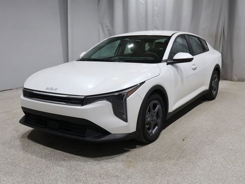 Used 2025 Kia K4 LXS image 7