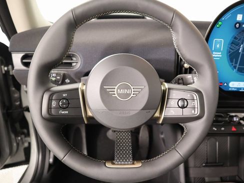 New 2025 MINI Cooper 2-Door Hardtop FWD image 4