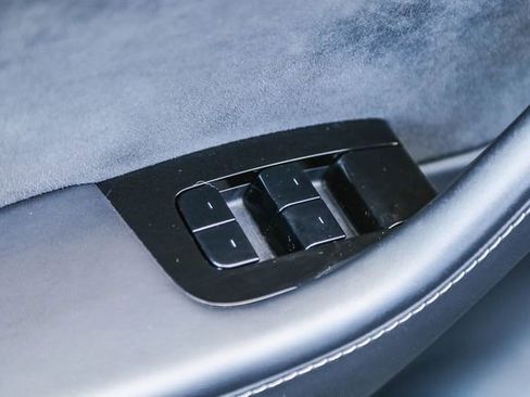 Used 2020 Tesla Model Y Long Range image 20