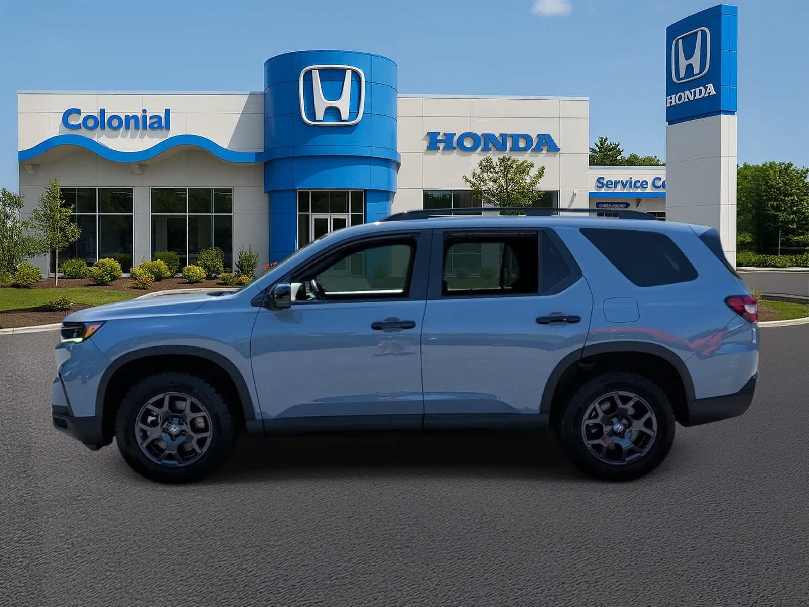 Used 2025 Honda Pilot TrailSport image 3