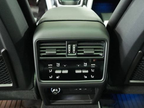 Certified 2025 Porsche Cayenne image 25