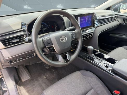 Used 2025 Toyota Camry LE FWD image 4
