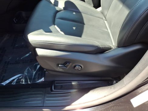 Used 2025 Chrysler Pacifica Select FWD image 18