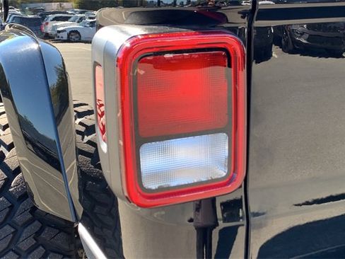 Certified 2022 Jeep Gladiator Willys image 13