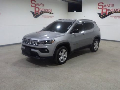 Used 2022 Jeep Compass Latitude image 1