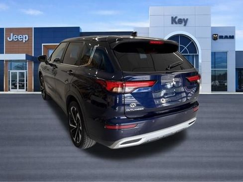 Used 2024 Mitsubishi Outlander SE AWD/4WD image 3