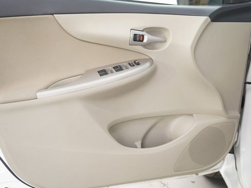 Used 2013 Toyota Corolla LE Special Edition image 17