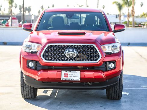 Used 2018 Toyota Tacoma TRD Sport image 3
