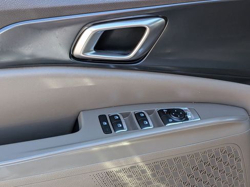 Used 2025 Kia Carnival LXS image 13