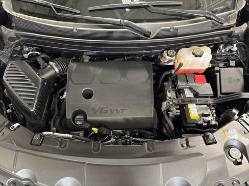 Used 2023 Chevrolet Traverse LT w/ Midnight/Sport Edition image 39