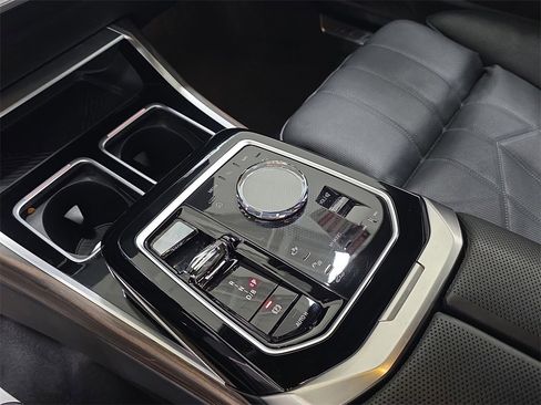 Used 2023 BMW i7 xDrive60 w/ Parking Assistance Package image 25