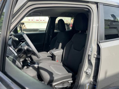 Used 2023 Jeep Renegade Latitude AWD/4WD image 20