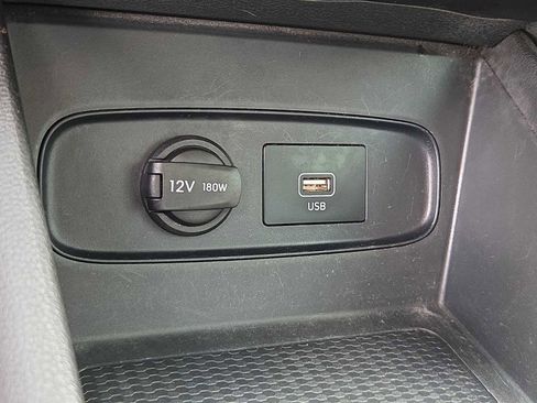 Used 2020 Hyundai Venue SE image 30