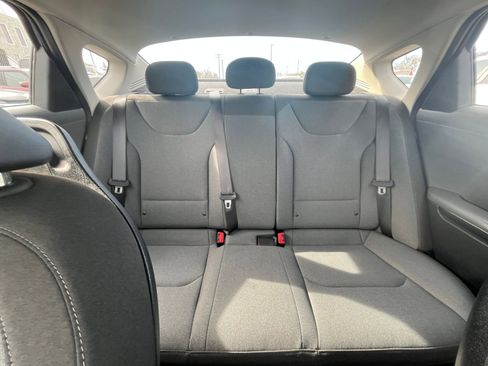 Used 2025 Kia K4 LXS image 37